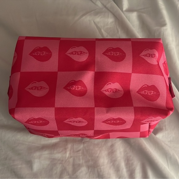 BRAND NEW BENEFIT MAKEUP BAG - Picture 2 of 4